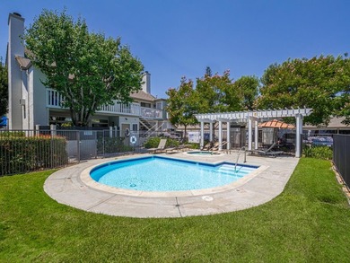 Beautifully refreshed sunny ground-floor end unit condominium in - photo 47