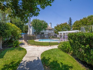 Beautifully refreshed sunny ground-floor end unit condominium in - photo 49