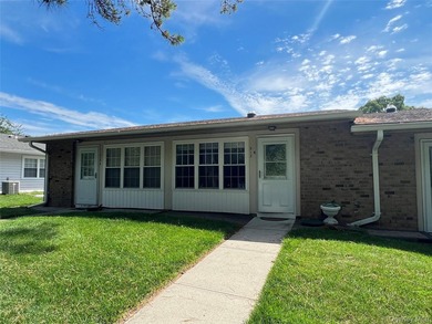 Lovely one bedroom condo in a pretty location. Sunroom wall was - photo 1