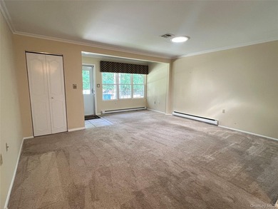 Lovely one bedroom condo in a pretty location. Sunroom wall was - photo 4