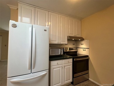 Lovely one bedroom condo in a pretty location. Sunroom wall was - photo 9