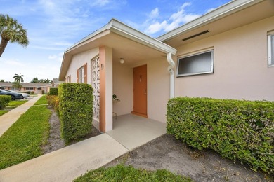 Welcome to this absolutely immaculate, furnished 1 bedroom 1 1/2 - photo 1