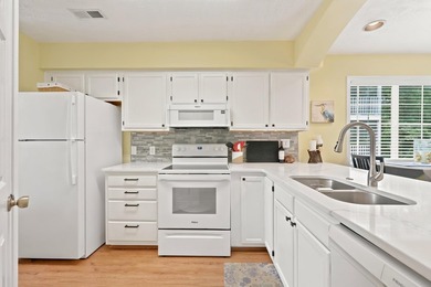 Welcome to this well-maintained 2-bedroom, 2-bathroom condo - photo 5