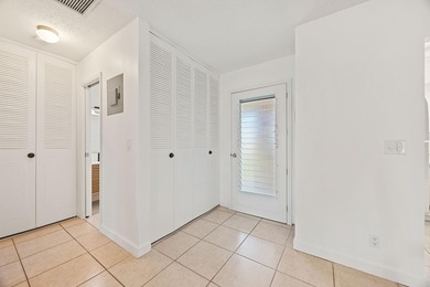 Welcome to this absolutely immaculate, furnished 1 bedroom 1 1/2 - photo 6