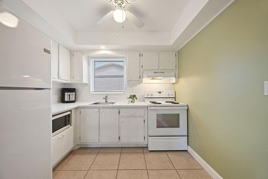 Welcome to this absolutely immaculate, furnished 1 bedroom 1 1/2 - photo 7
