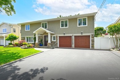 Welcome to this beautifully maintained 5 bedroom, 3 1/2 bath - photo 3