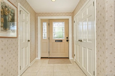 Welcome to this beautifully maintained 5 bedroom, 3 1/2 bath - photo 5