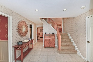 Welcome to this beautifully maintained 5 bedroom, 3 1/2 bath - photo 6
