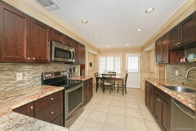 Welcome to this beautifully maintained 5 bedroom, 3 1/2 bath - photo 9