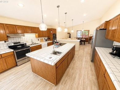 Mountain Views, Privacy & Room for Everything! Nestled on 0.9 - photo 14