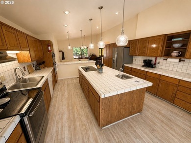 Mountain Views, Privacy & Room for Everything! Nestled on 0.9 - photo 15
