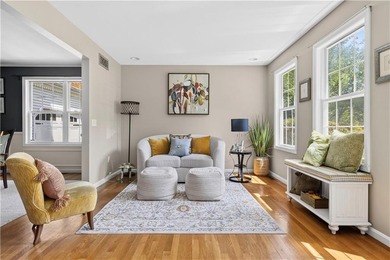 Welcome to this beautifully updated 4-bedroom, 3 full-bath - photo 7