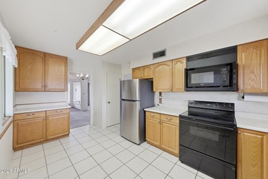 Live The Good Life In This Beautiful Rainier Model Home On Lakes - photo 2