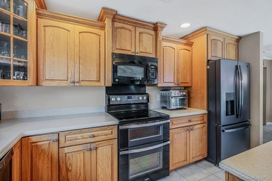 Over 3000 Sq ft post modern colonial on oversized lot with 6+ - photo 9