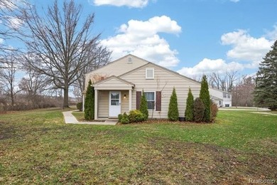 Vooheris Lake Condo For Sale in Lake Orion Michigan