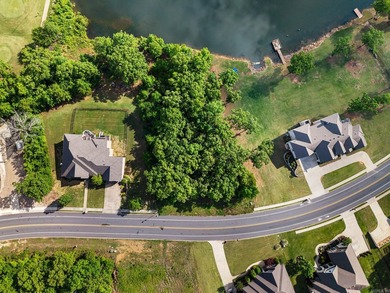 Rare opportunity in a highly sought-after golf course community! - photo 1