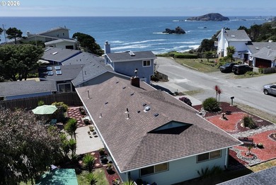 Hear and see the ocean from this delightful seaside home! Mature - photo 1