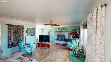 Hear and see the ocean from this delightful seaside home! Mature - photo 3