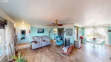 Hear and see the ocean from this delightful seaside home! Mature - photo 4