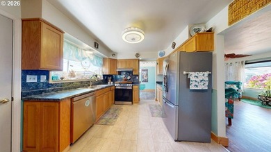 Hear and see the ocean from this delightful seaside home! Mature - photo 7