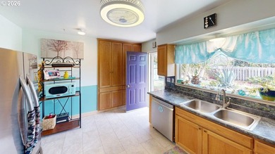 Hear and see the ocean from this delightful seaside home! Mature - photo 9