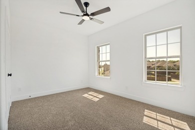 Beautiful 5 bedroom 4.5 bath 3 car garage home on generous lot - photo 11