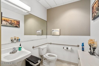 Prime Post Falls professional office building offering 6,944