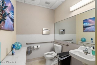 Prime Post Falls professional office building offering 6,944