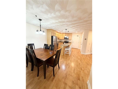 Move right in to this pristine condo located in the heart of - photo 4