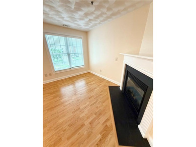 Move right in to this pristine condo located in the heart of - photo 6