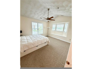 Move right in to this pristine condo located in the heart of - photo 9