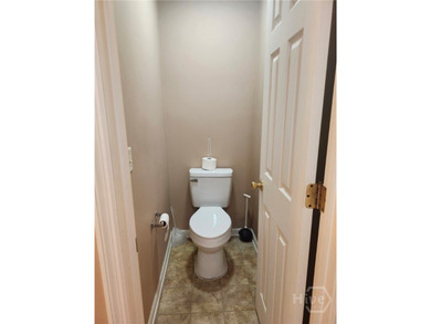Bring all offers, pending Short Sale Approval. Step inside to an - photo 41