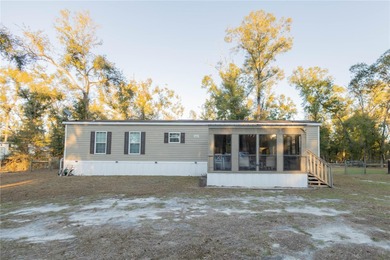 Suwannee River Home For Sale in Mayo Florida