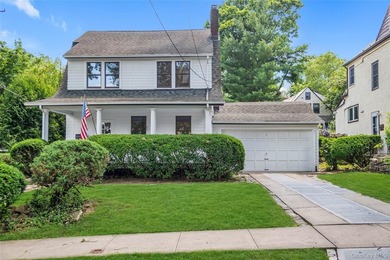 Welcome to this beautifully maintained 1923 Dutch Colonial - photo 1