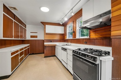 Welcome to this beautifully maintained 1923 Dutch Colonial - photo 10