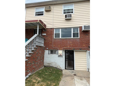 Welcome to this beautifully maintained one-dwelling home having - photo 2