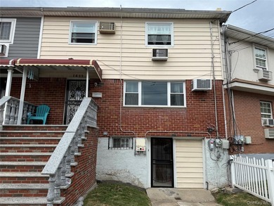 Welcome to this beautifully maintained one-dwelling home having - photo 3