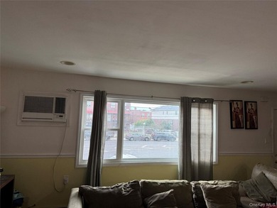 Welcome to this beautifully maintained one-dwelling home having - photo 6