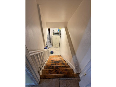 Welcome to this beautifully maintained one-dwelling home having - photo 9