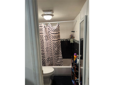 Welcome to this beautifully maintained one-dwelling home having - photo 10