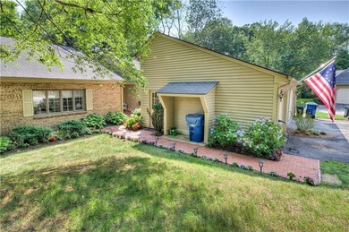 The lovely Pine Glen condo development is conveniently located - photo 4