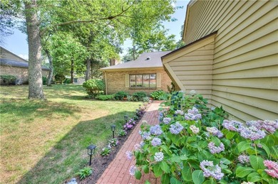 The lovely Pine Glen condo development is conveniently located - photo 5