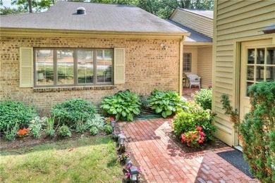 The lovely Pine Glen condo development is conveniently located - photo 7