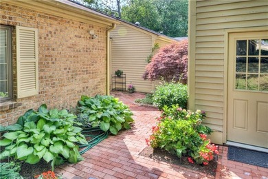 The lovely Pine Glen condo development is conveniently located - photo 9