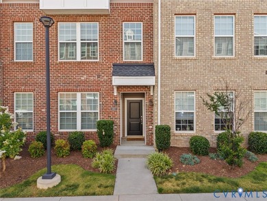 Welcome home to 5927 Laurel Bed Lane, Unit B-an exceptional - photo 3