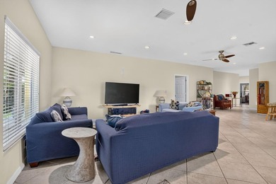 3 Bedroom 2 1/2 bath single family home. Vaulted ceilings - photo 18