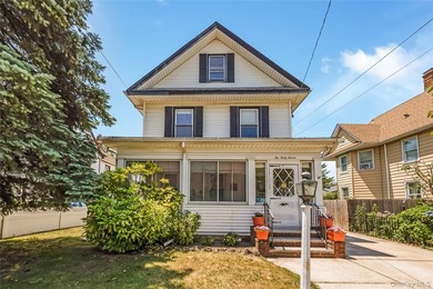 Welcome to this beautifully well maintained, charming and full - photo 1