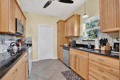 3 Bedroom 2 1/2 bath single family home. Vaulted ceilings - photo 21