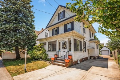 Welcome to this beautifully well maintained, charming and full - photo 2