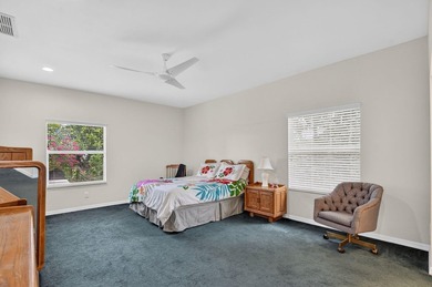 3 Bedroom 2 1/2 bath single family home. Vaulted ceilings - photo 27